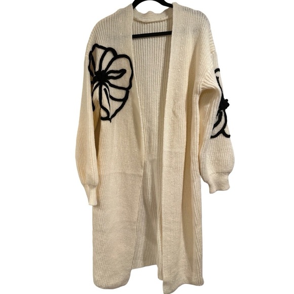 Soft & Cozy Black Flower Embroidered Cardigan Duster Cable Knit Off White NEW - Picture 4 of 15